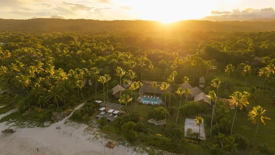 Vista aérea da Vila Aweto ao pôr do sol — projeto SEG